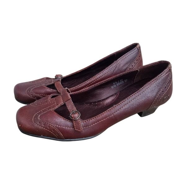 Born Women's 6.5 Casual Shoe Brown T-Strap Low Kitten Heel Square Toe W6428 - Picture 1 of 7